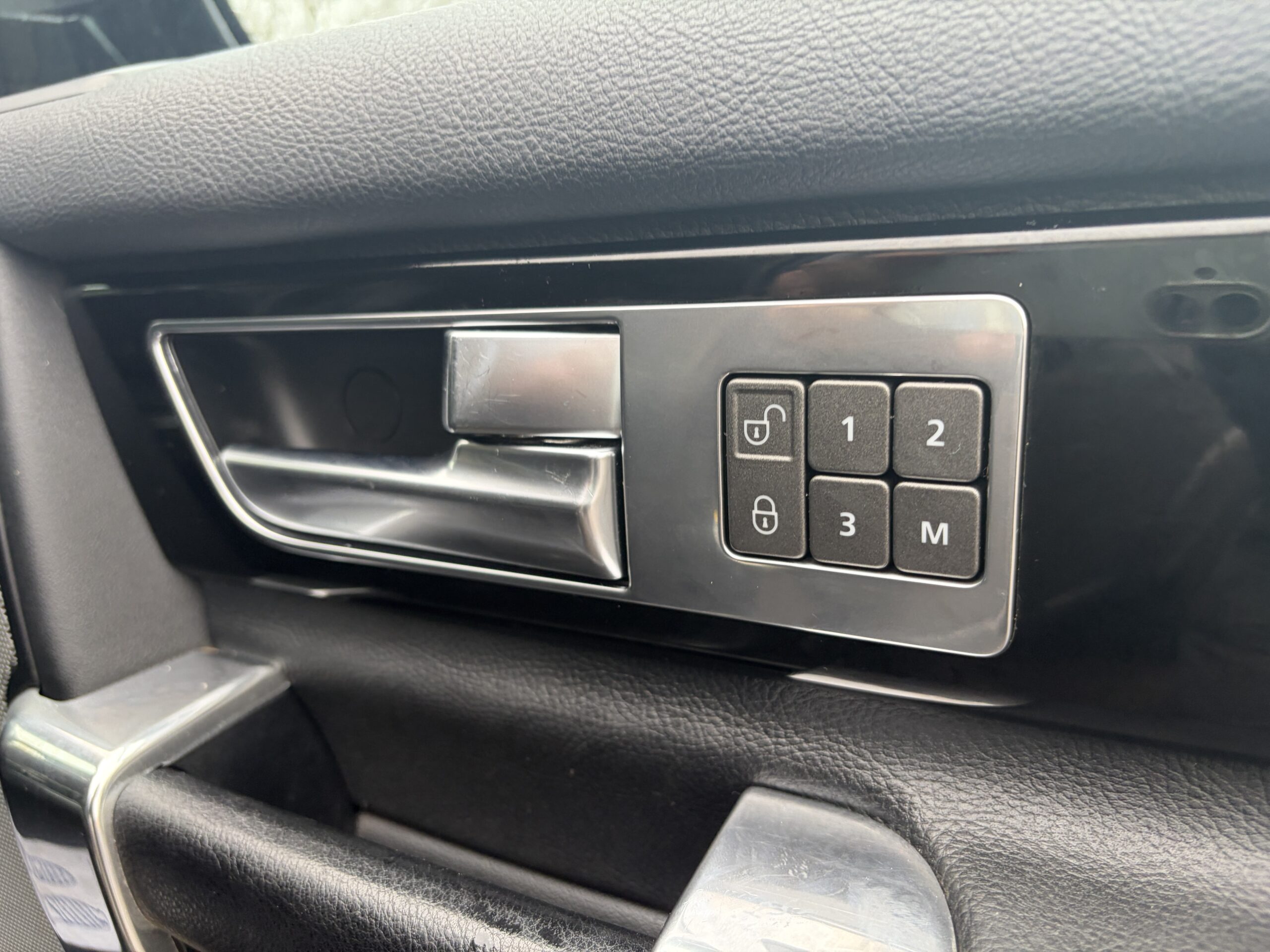 
								Land Rover Discovery 2016 3.0 HSE full									