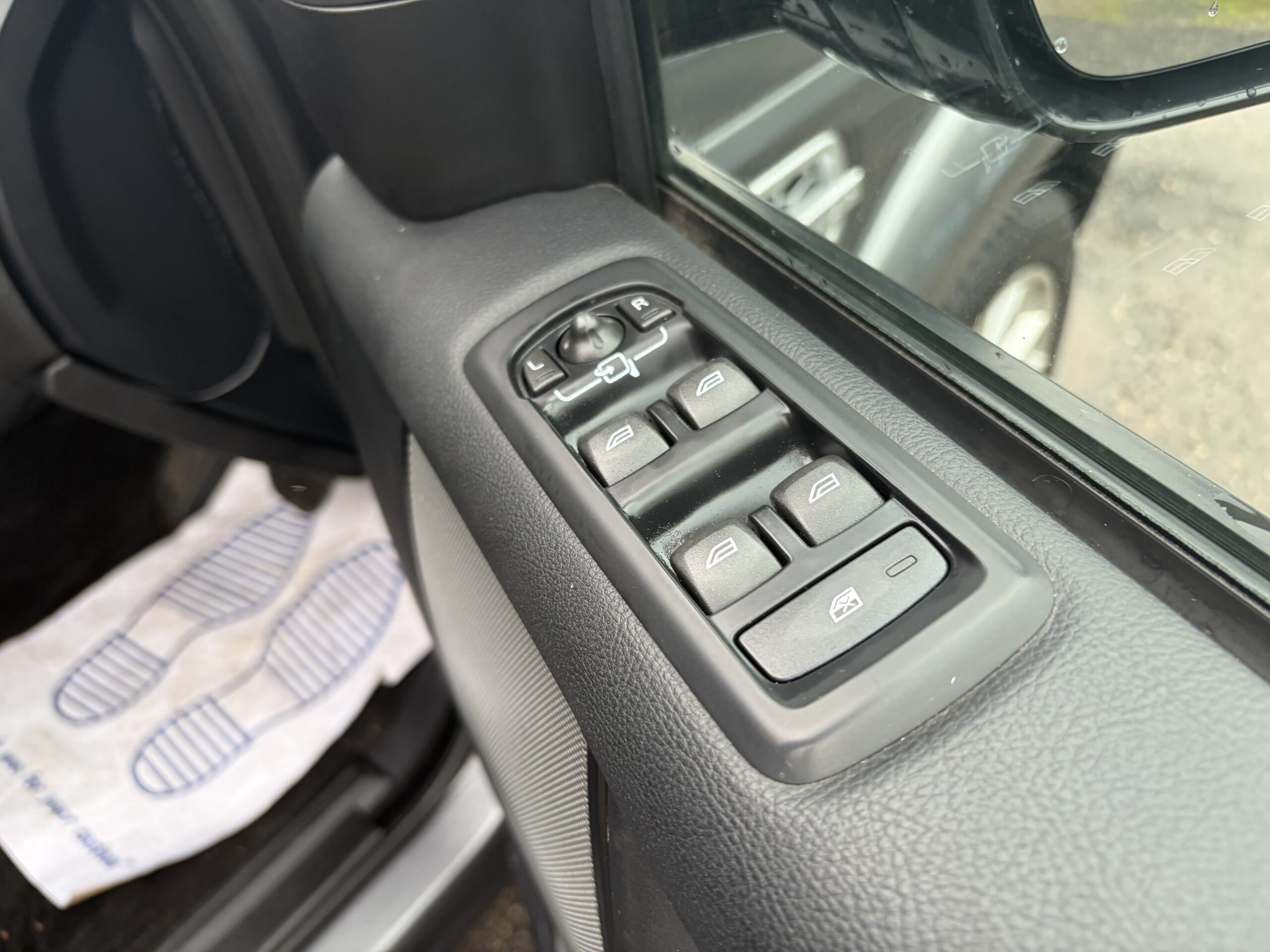 
								Land Rover Discovery 2016 3.0 HSE full									