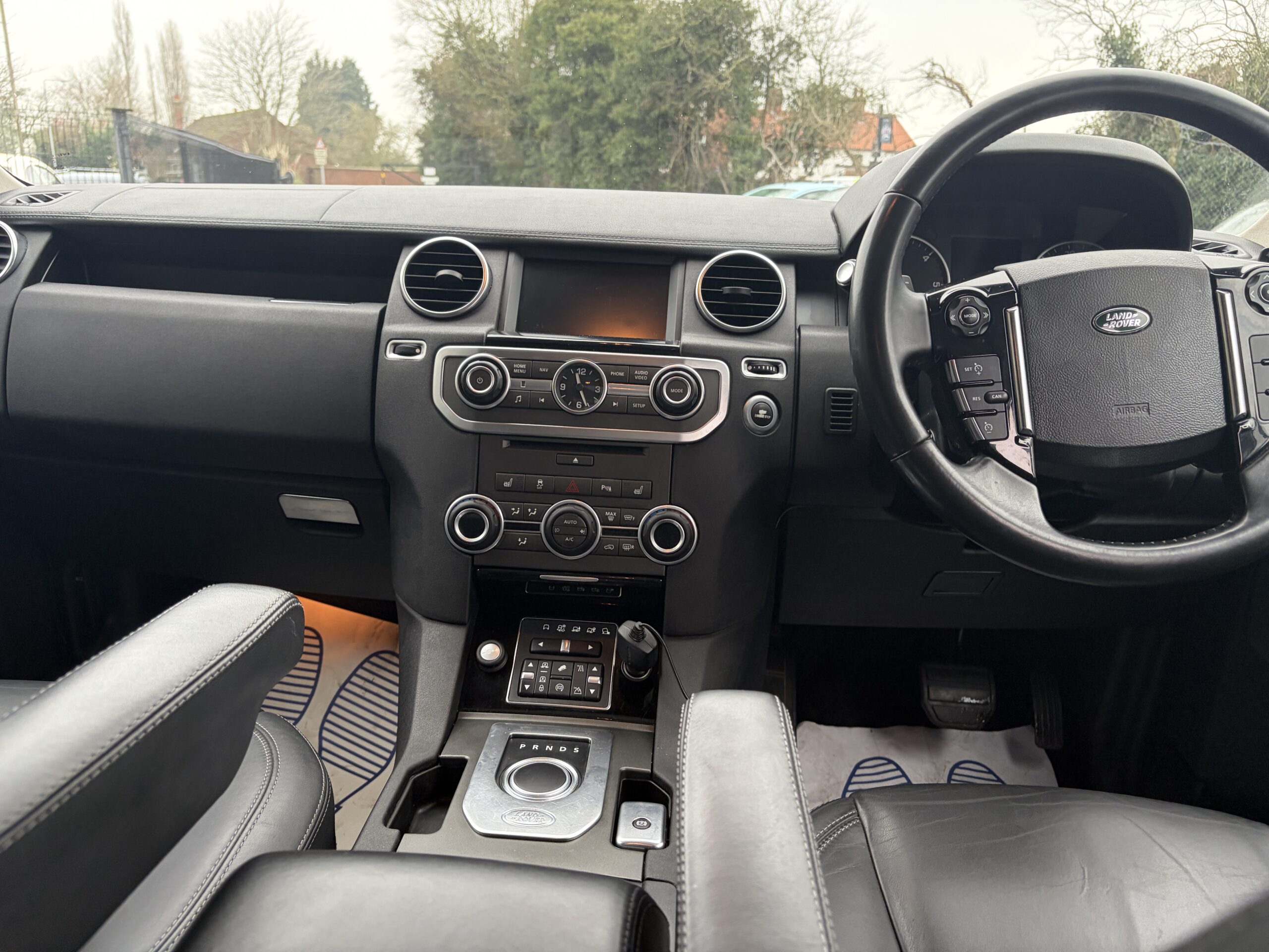 
								Land Rover Discovery 2016 3.0 HSE full									