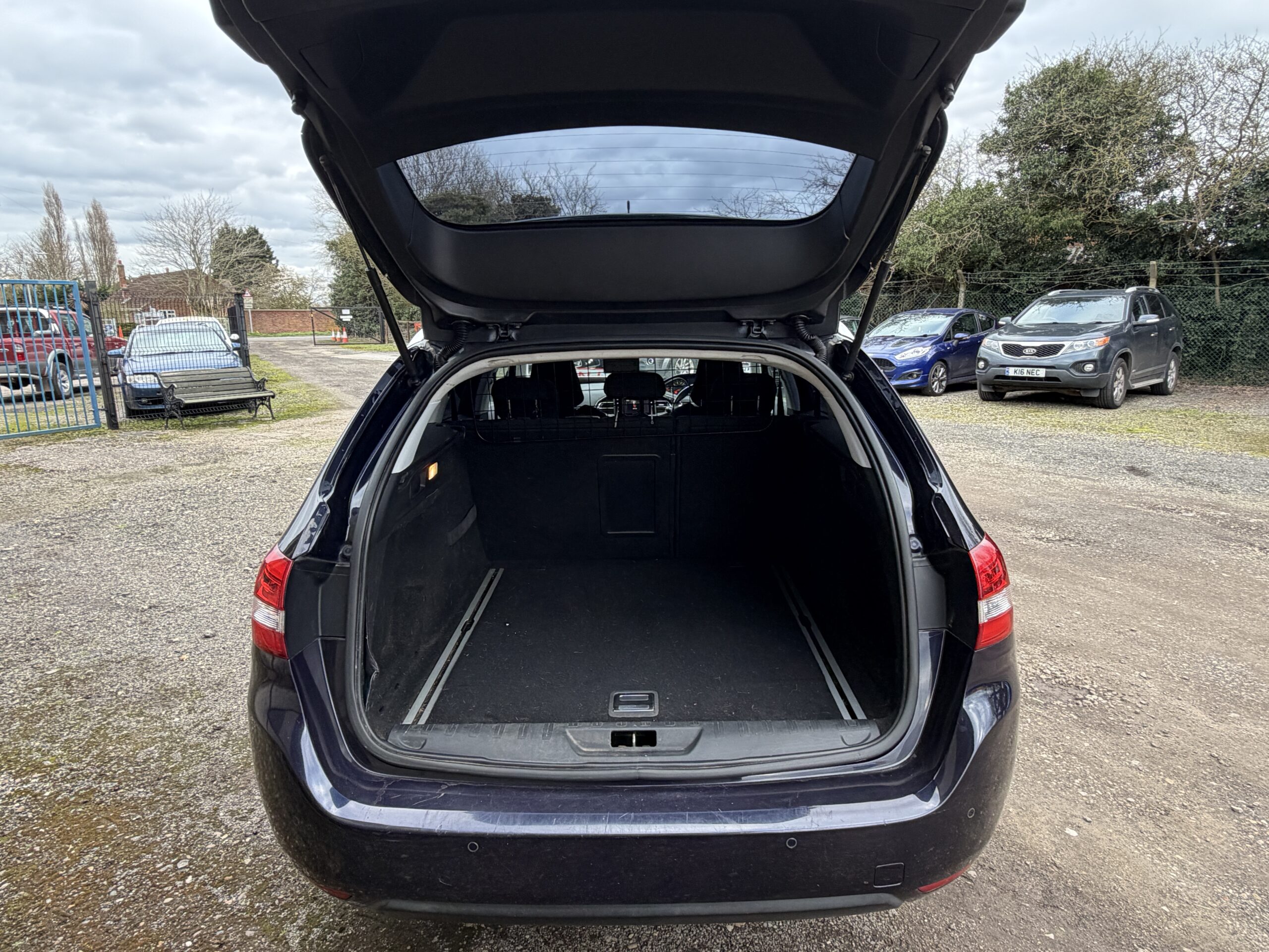 
								Peugeot 308 SW Automatic full									