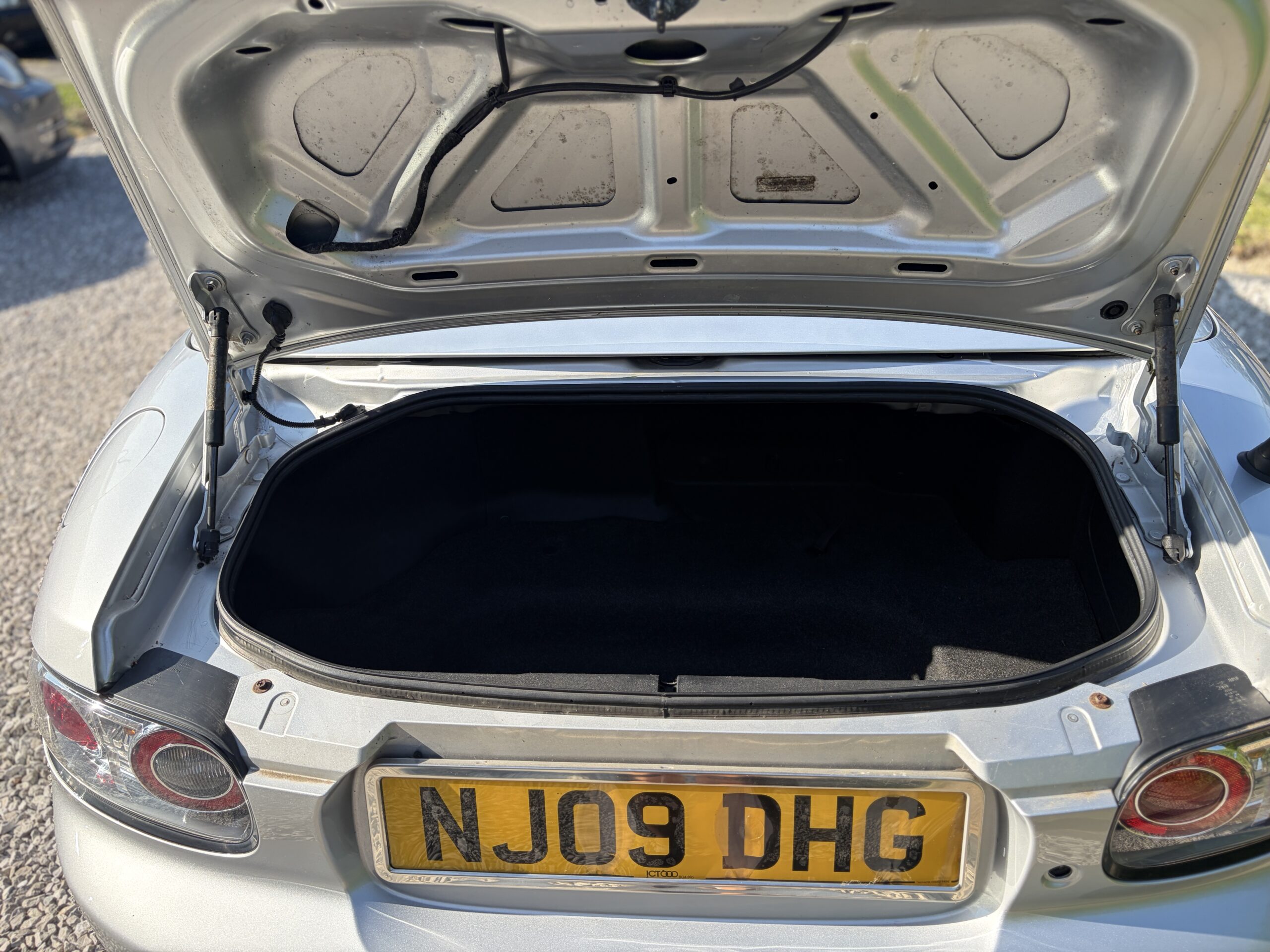 
								Mazda MX-5 Roadster 2009 full									