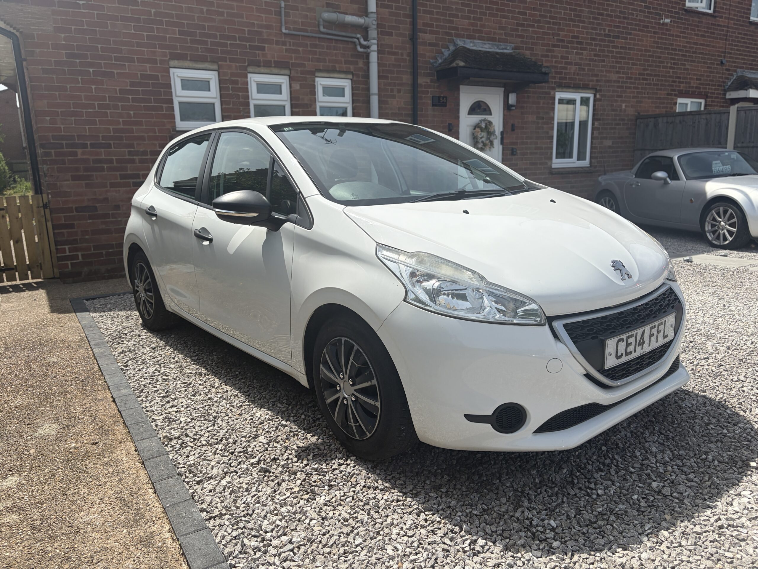 
								Peugeot 208 Vti 2014 full									