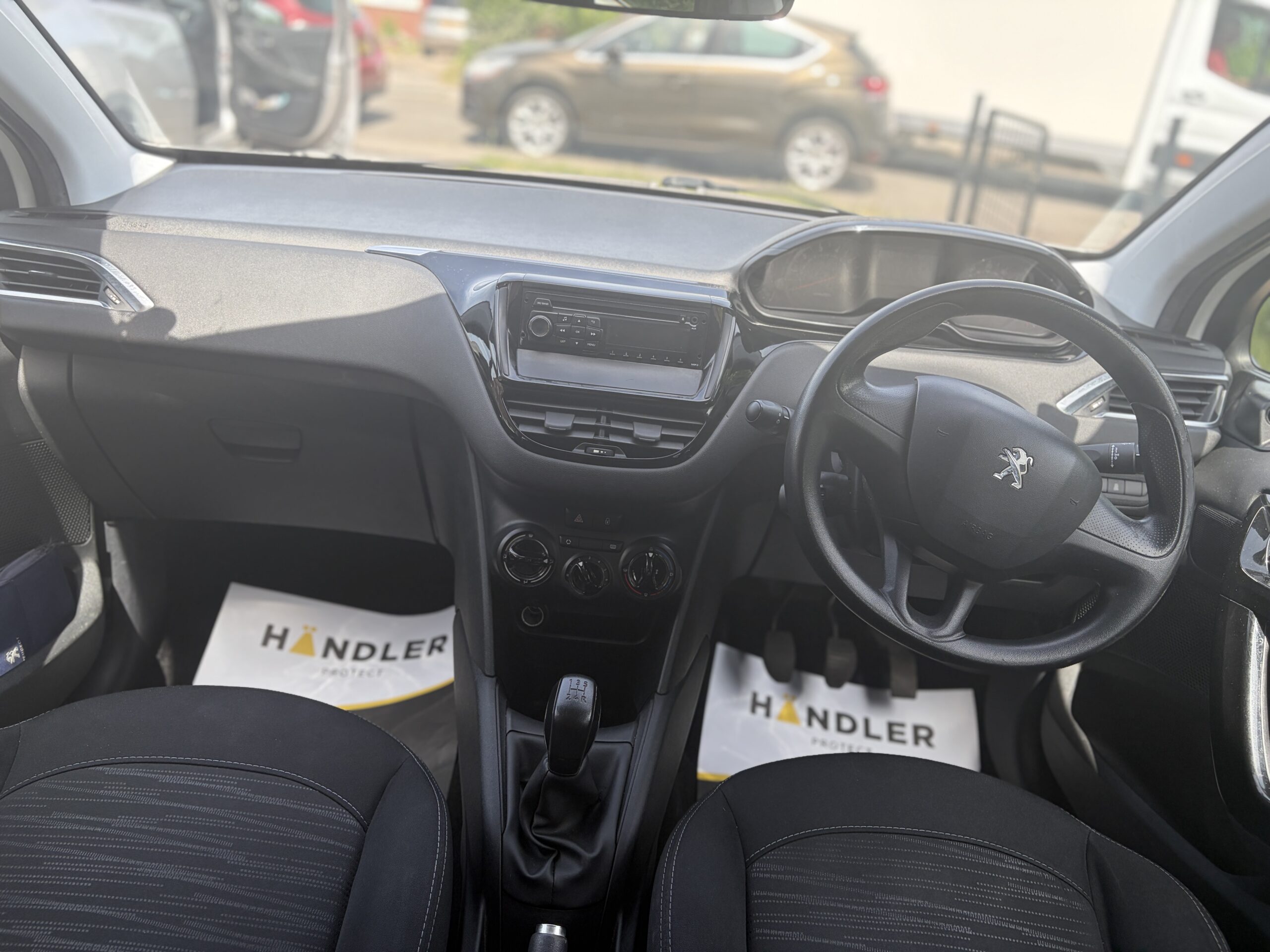 
								Peugeot 208 Vti 2014 full									