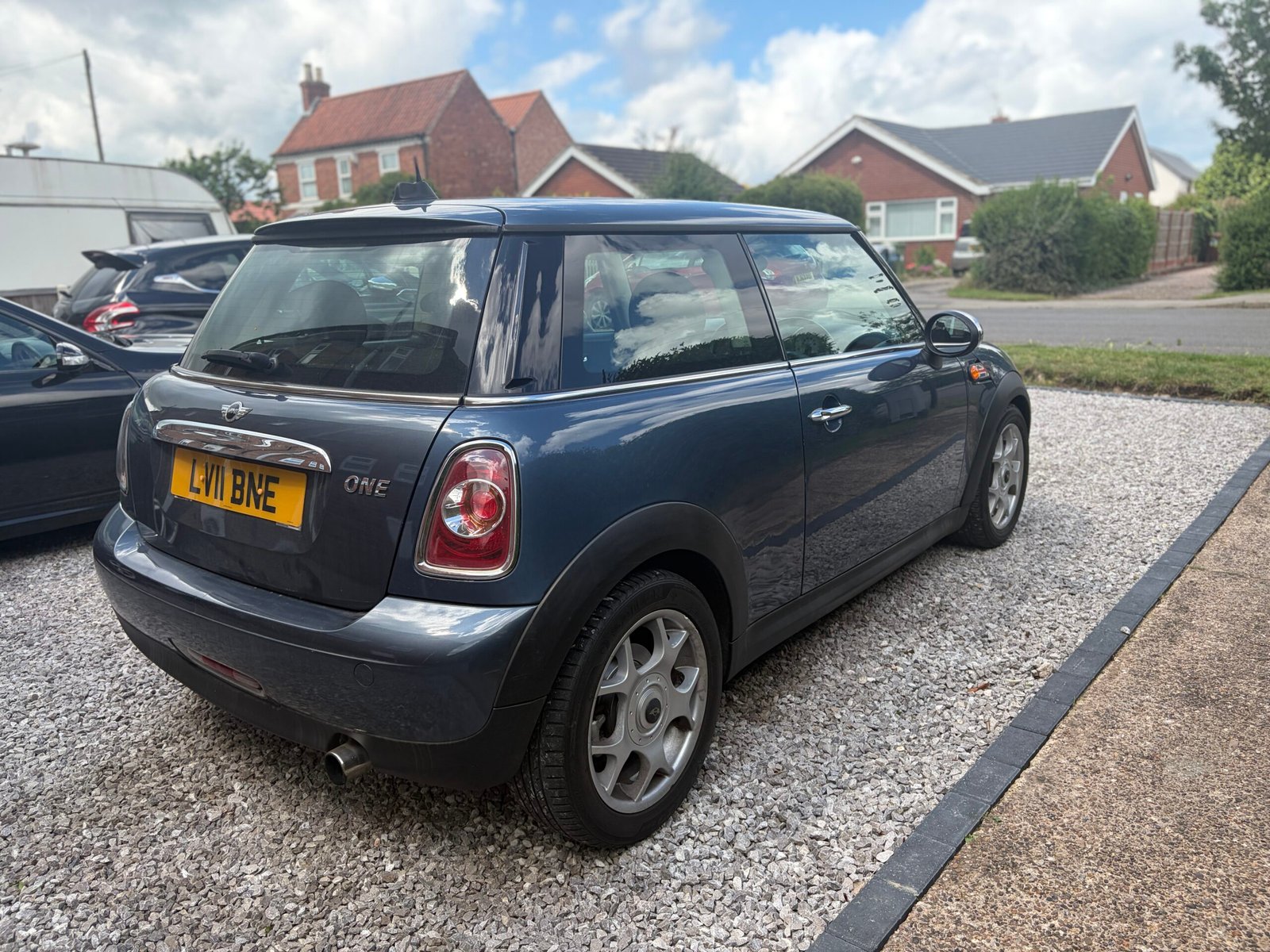 
								Mini Hatch One 1,6 full									