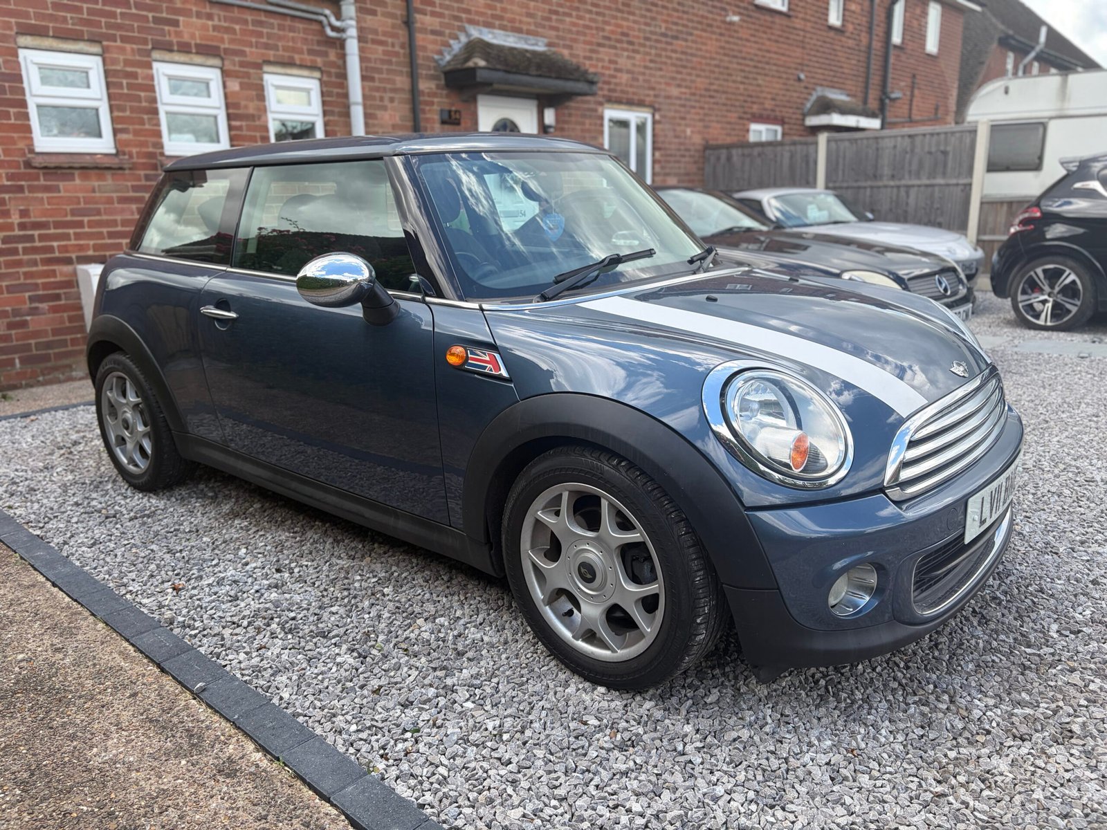
								Mini Hatch One 1,6 full									