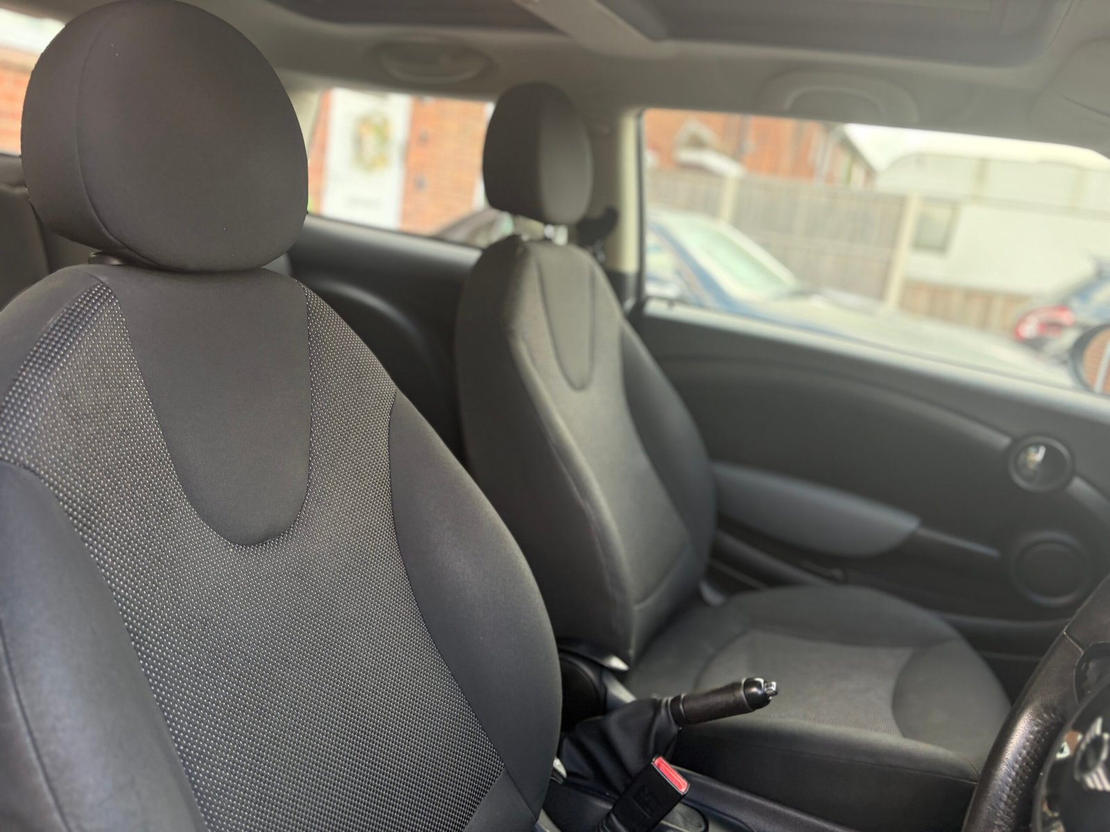 
								Mini Hatch One 1,6 full									