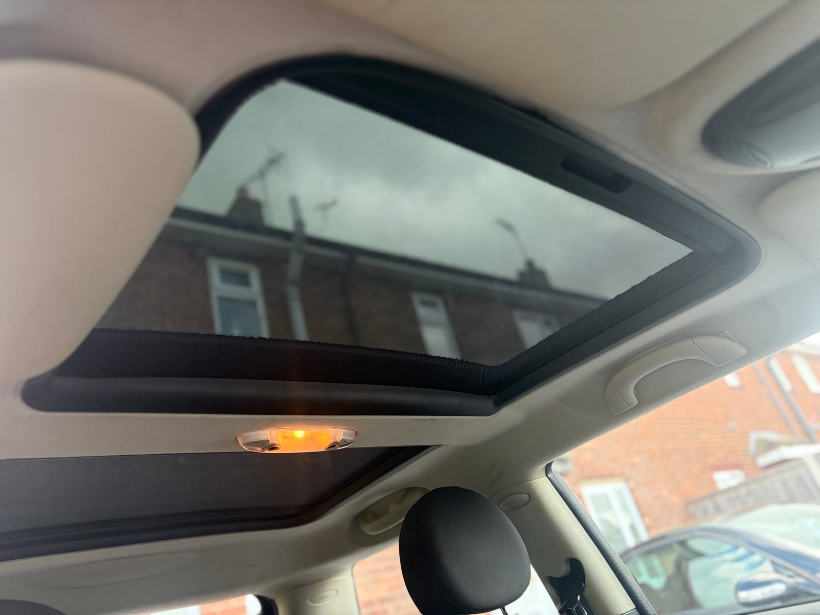 
								Mini Hatch One 1,6 full									