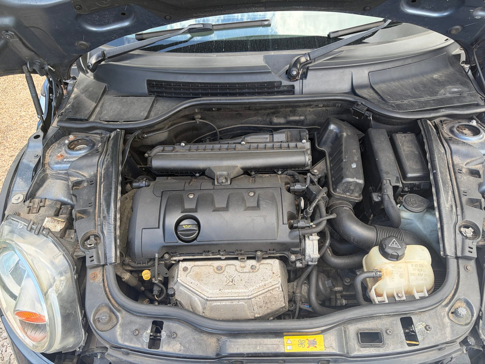 
								Mini Hatch One 1,6 full									