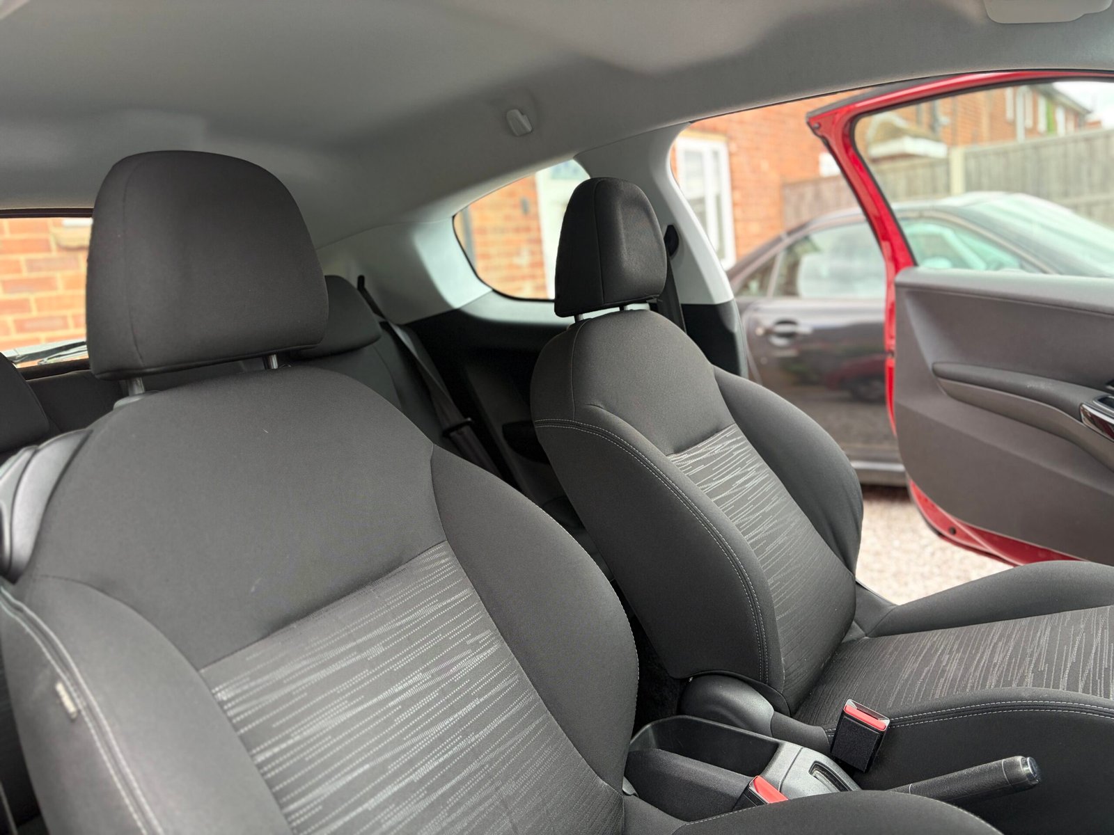 
								Peugeot 208 2013 AUTOMATIC full									