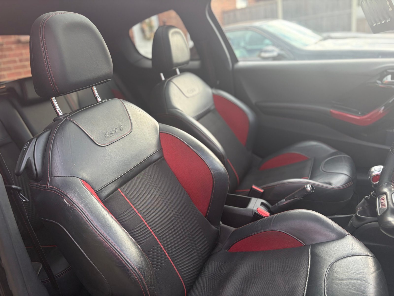 
								Peugeot 208 Gti Limited Edition full									