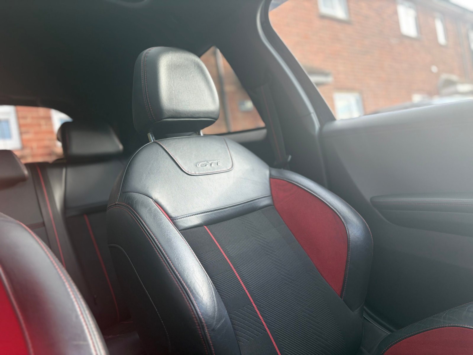 
								Peugeot 208 Gti Limited Edition full									