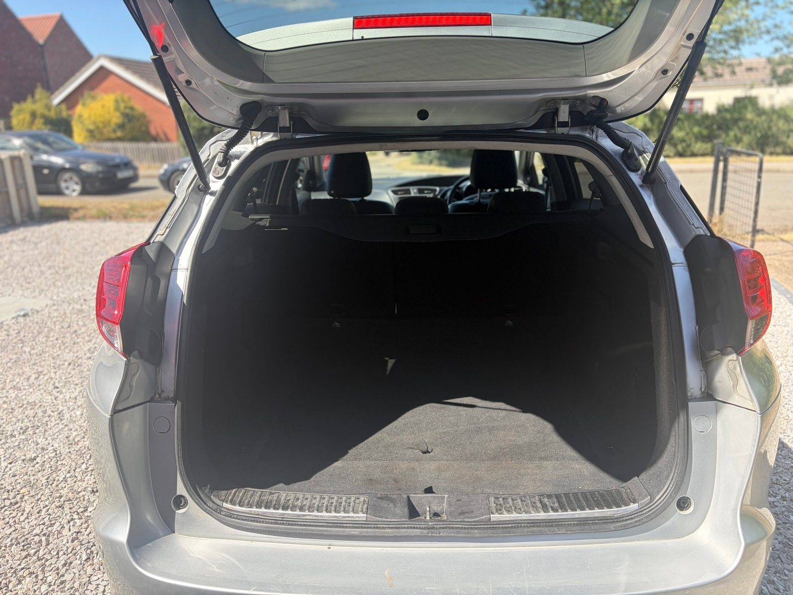 
								Honda Civic 2015 Tourer full									