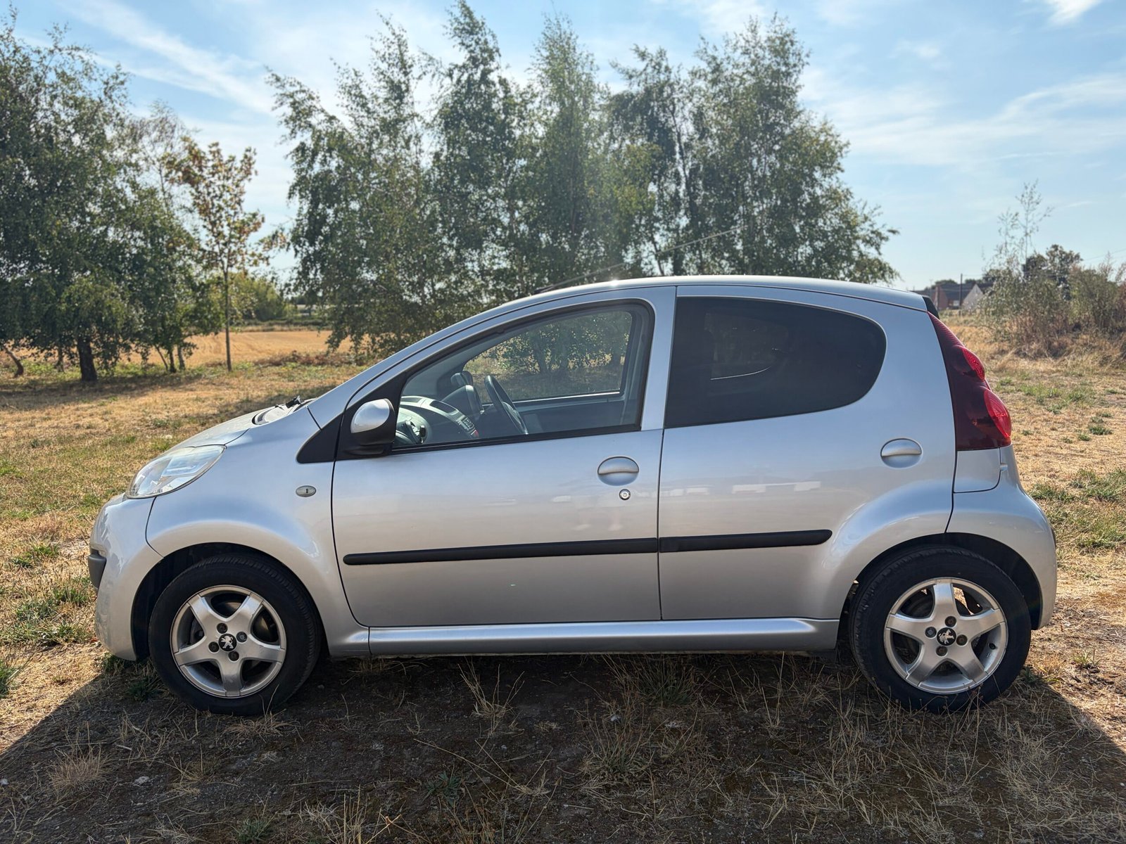 
								Peugeot 107 Allure 2014 full									