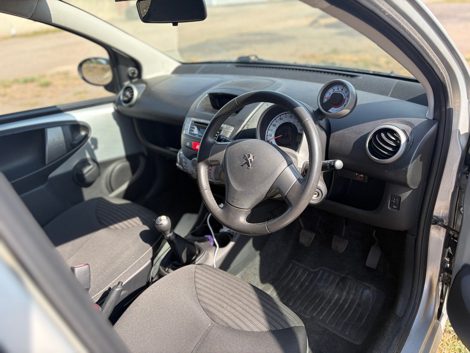 
								Peugeot 107 Allure 2014 full									