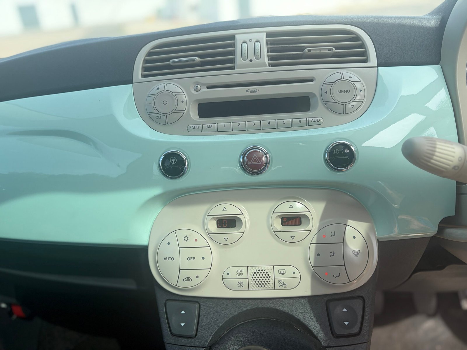 
								Fiat 500 Lounge full									